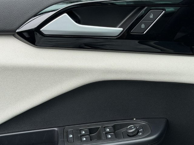 New 2027 Volkswagen Taos S FWD image 10
