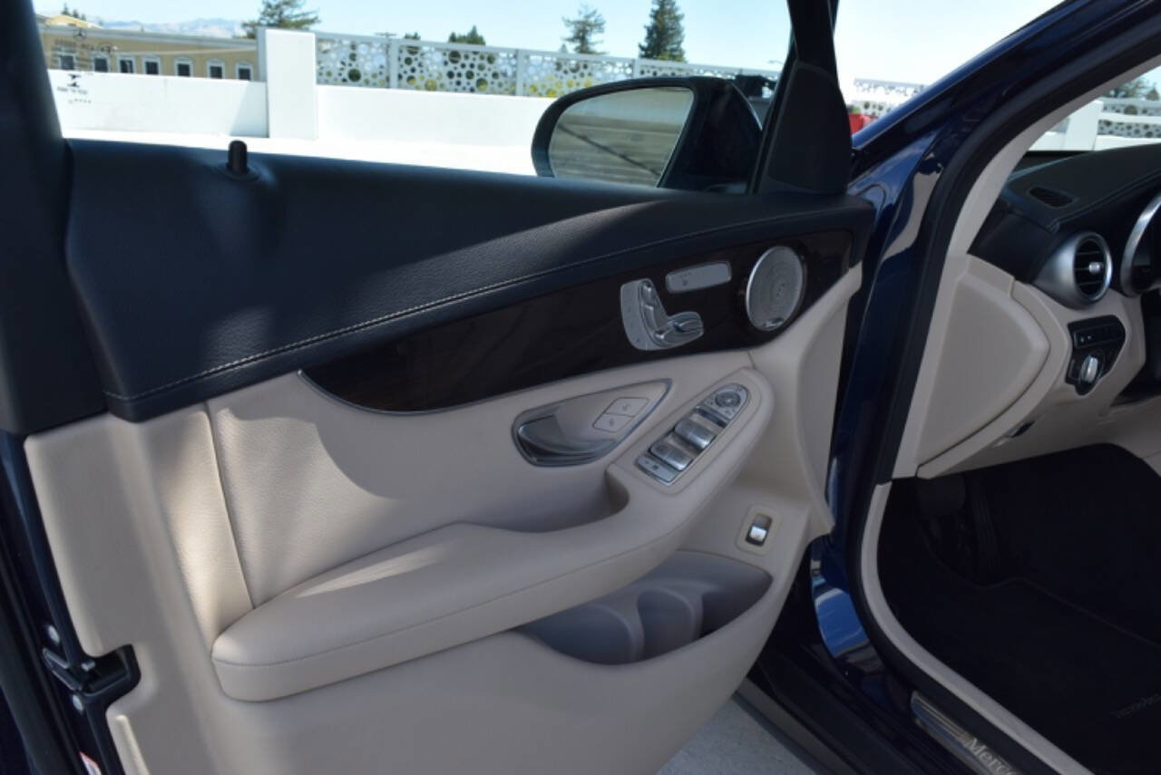 Used 2017 Mercedes-Benz GLC 300 4MATIC image 23