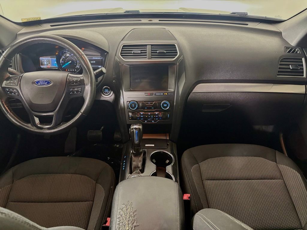 Used 2018 Ford Explorer XLT w/ Equipment Group 201A AWD/4WD image 28