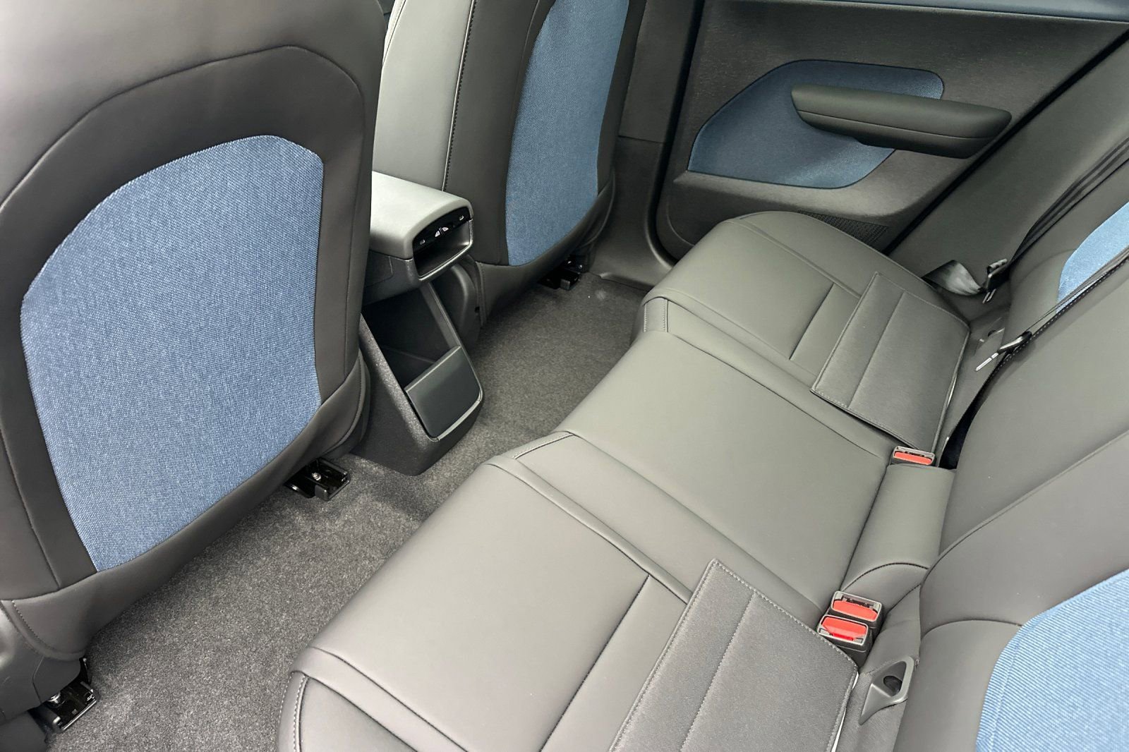 New 2026 Volvo EX30 Plus w/ Climate Package image 4