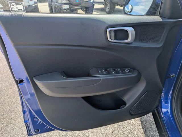Used 2021 Hyundai Venue SE FWD image 11