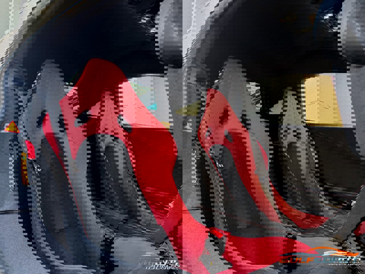 Used 2016 McLaren 675LT image 34