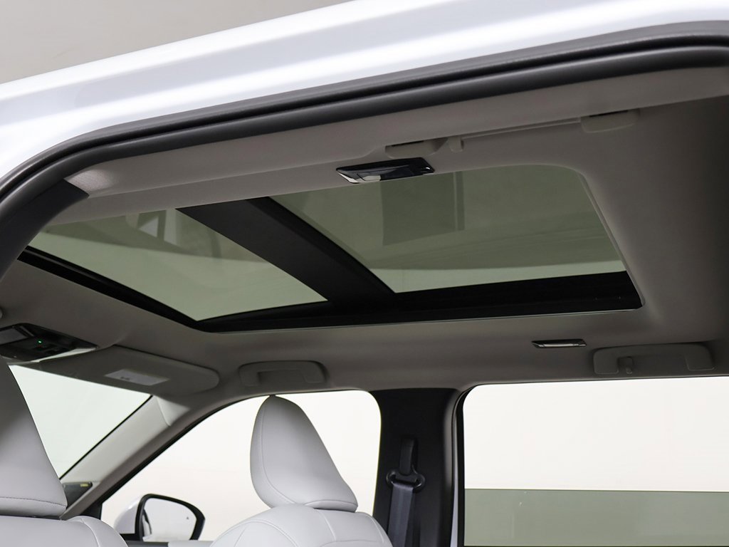 New 2025 Mitsubishi Outlander SE image 21