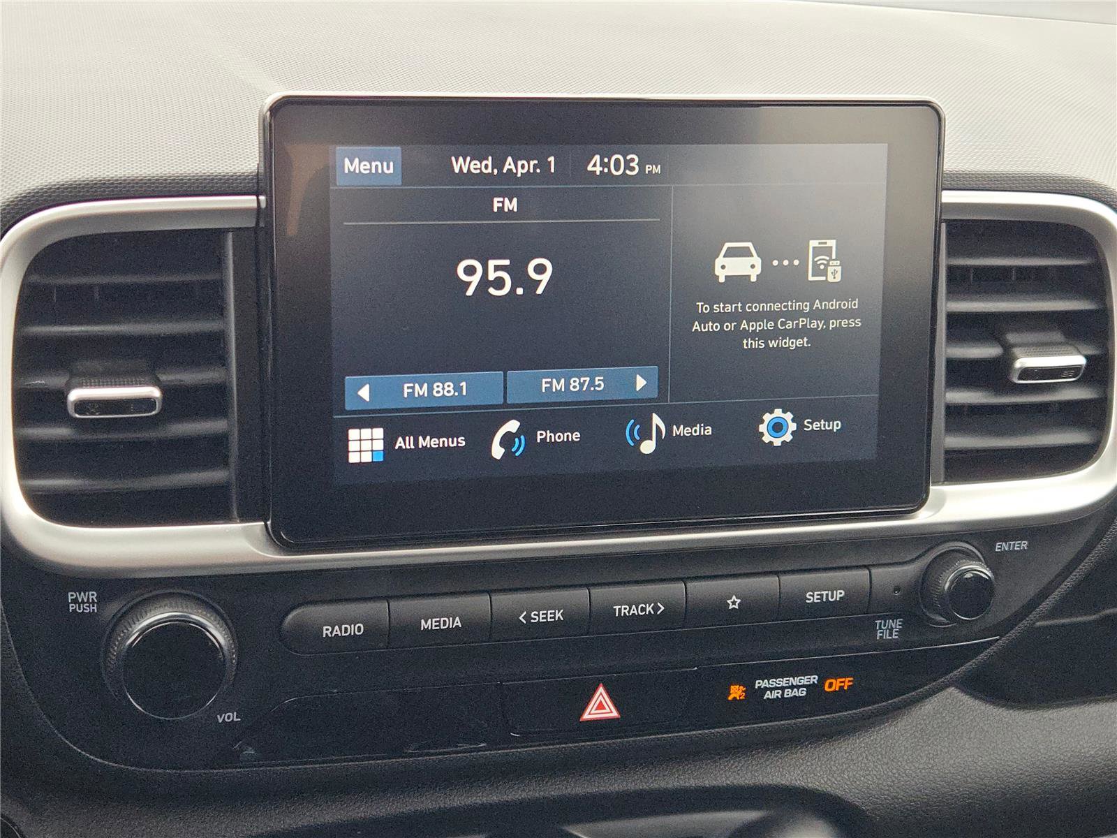 Used 2025 Hyundai Venue SEL image 28