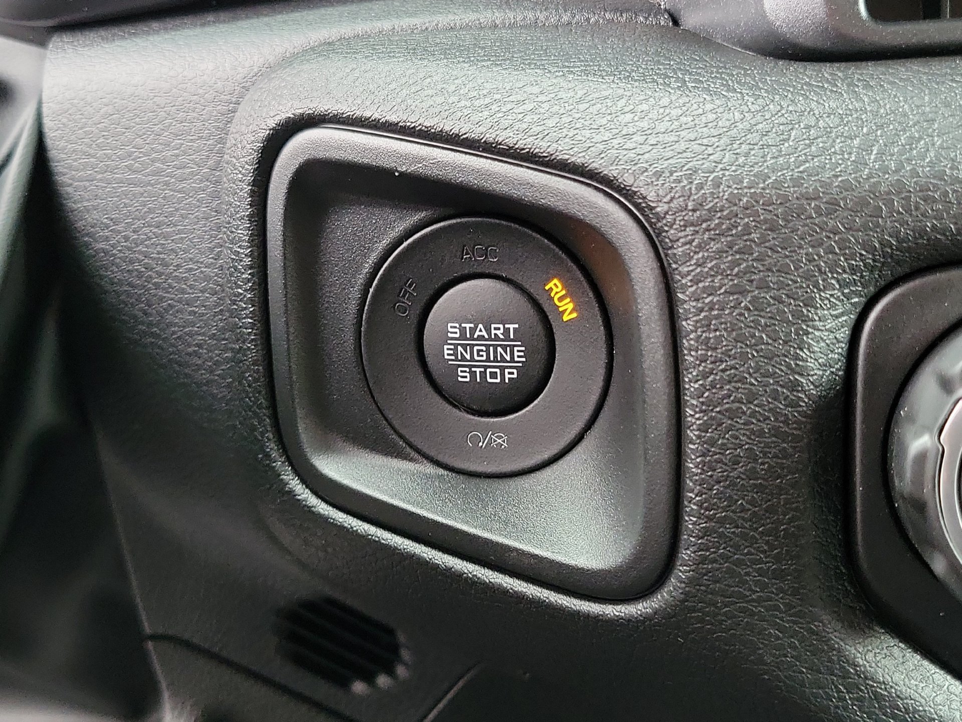 New 2026 Jeep Gladiator Sport AWD/4WD image 11