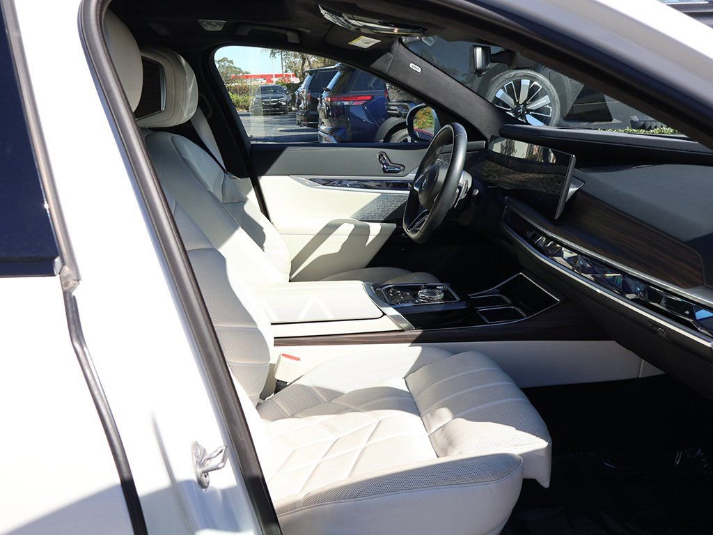 Used 2023 BMW 760i xDrive image 34