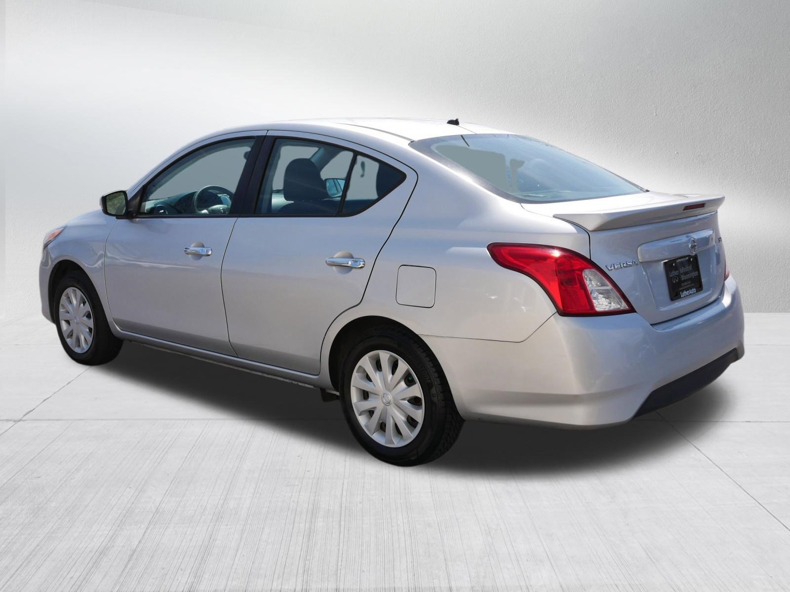 Used 2017 Nissan Versa SV FWD image 5