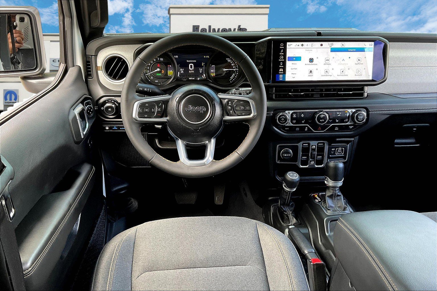 Used 2024 Jeep Wrangler Sahara image 5