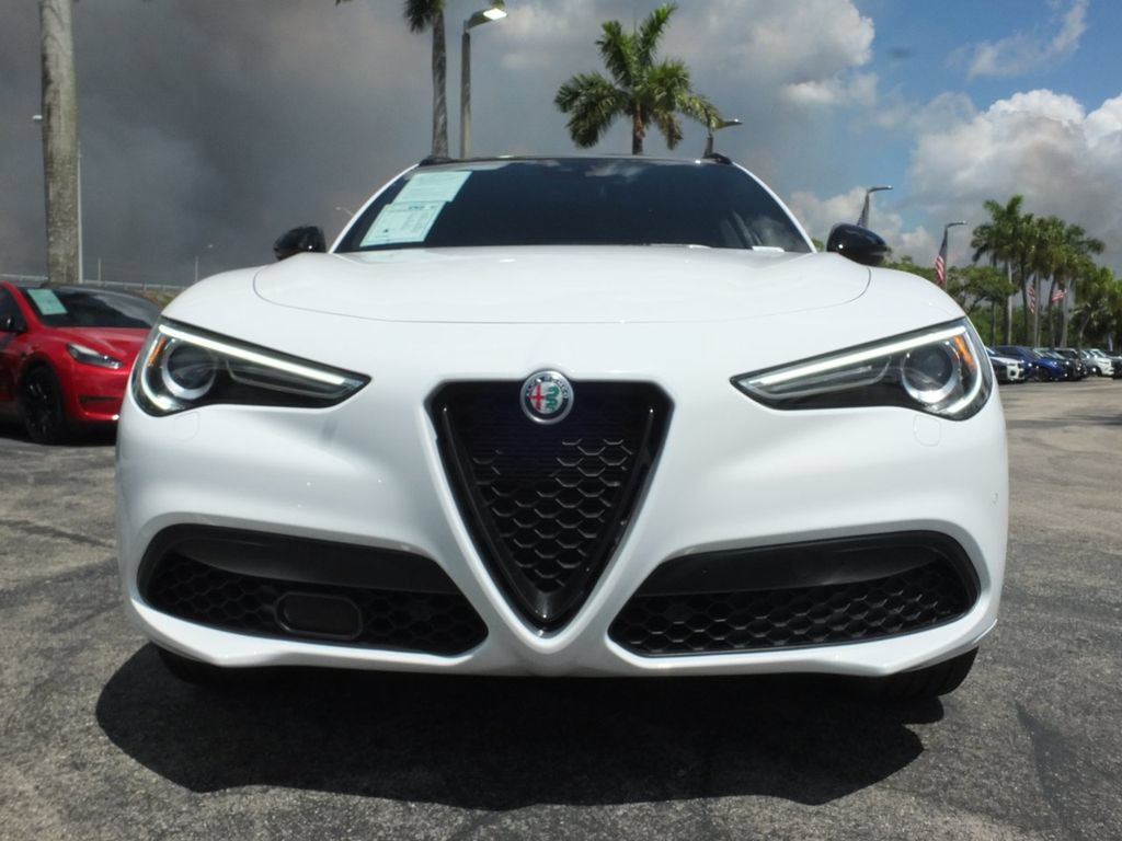 Used 2023 Alfa Romeo Stelvio Veloce AWD/4WD image 18