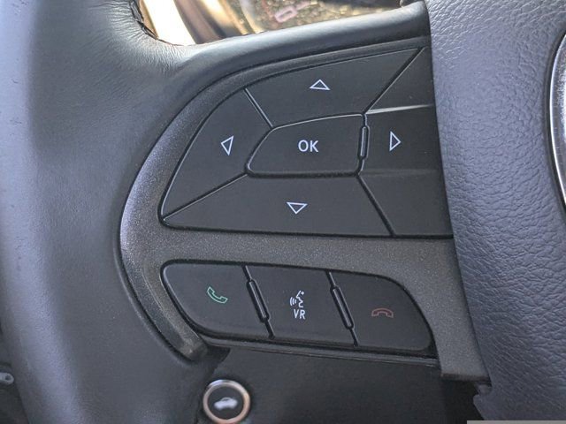 Used 2018 Dodge Challenger SXT RWD image 23