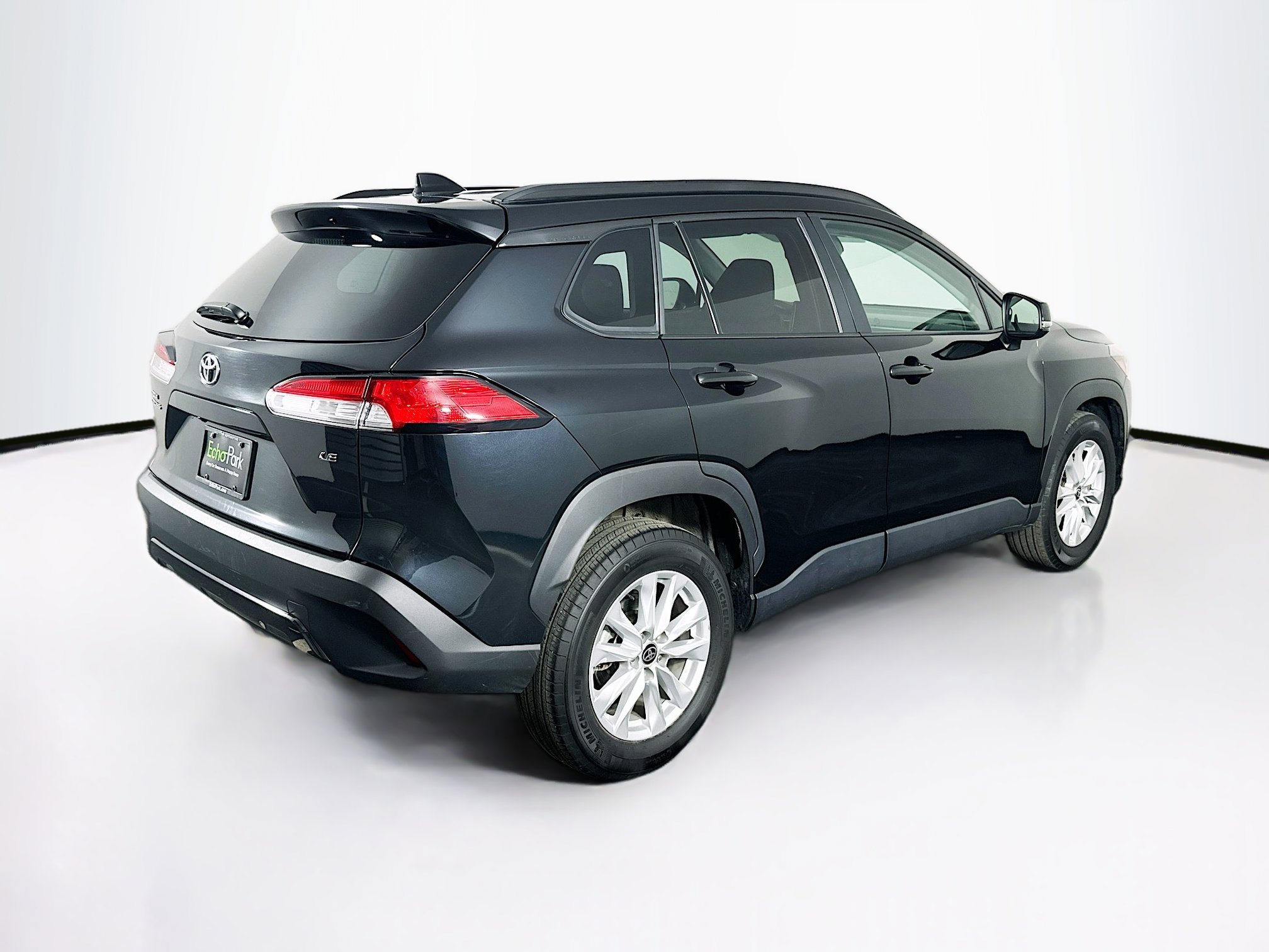 Used 2025 Toyota Corolla Cross LE FWD image 9