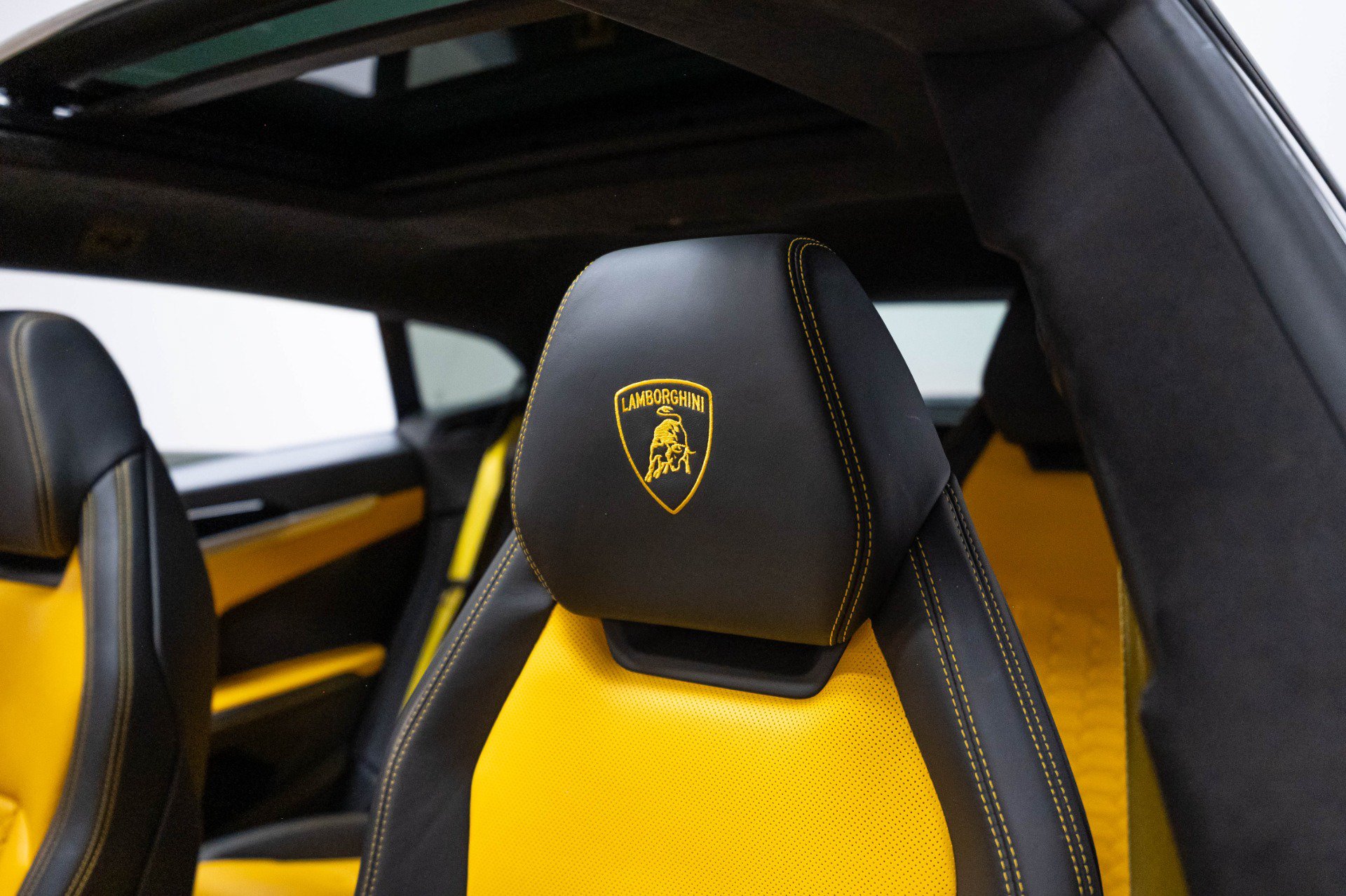 Used 2019 Lamborghini Urus AWD/4WD image 9