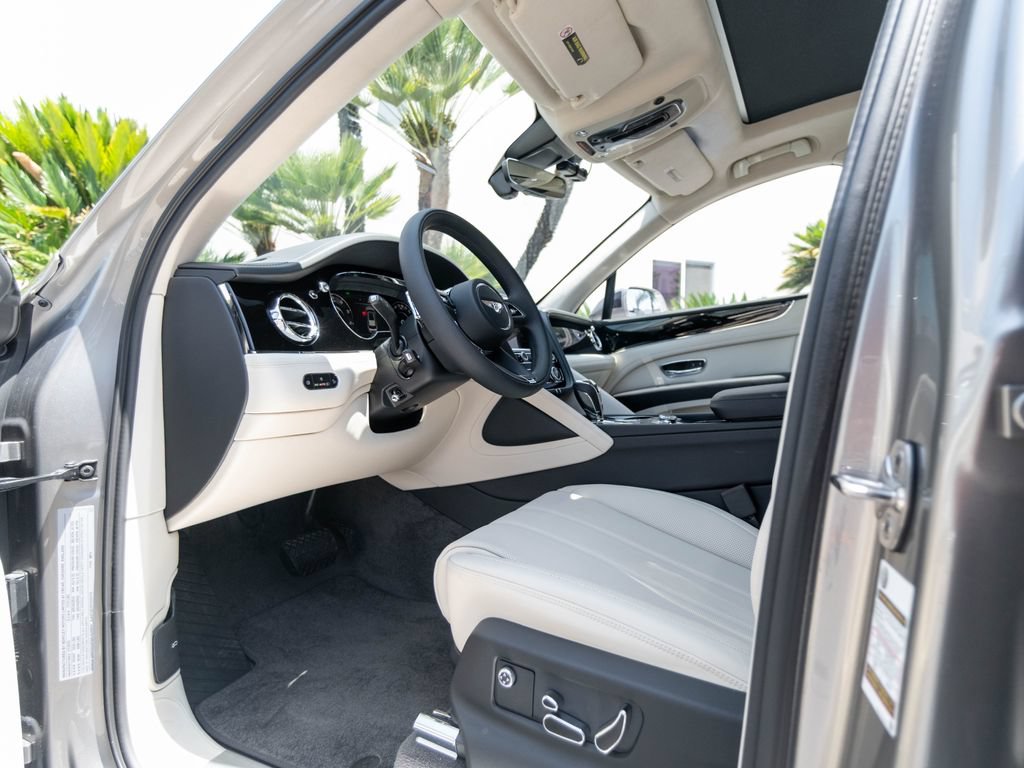 New 2026 Bentley Bentayga AWD/4WD image 10