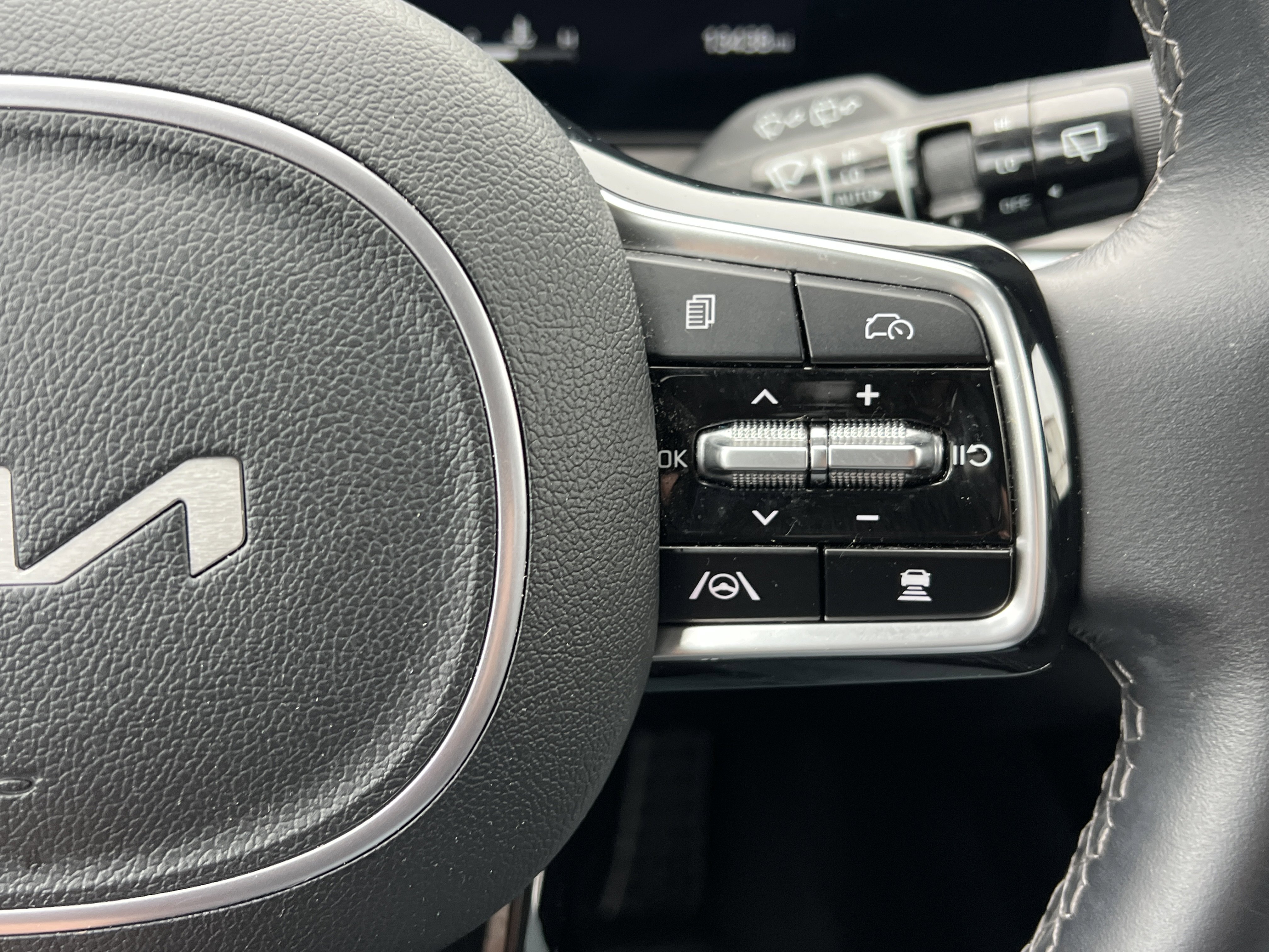 Certified 2024 Kia Sorento SX image 29