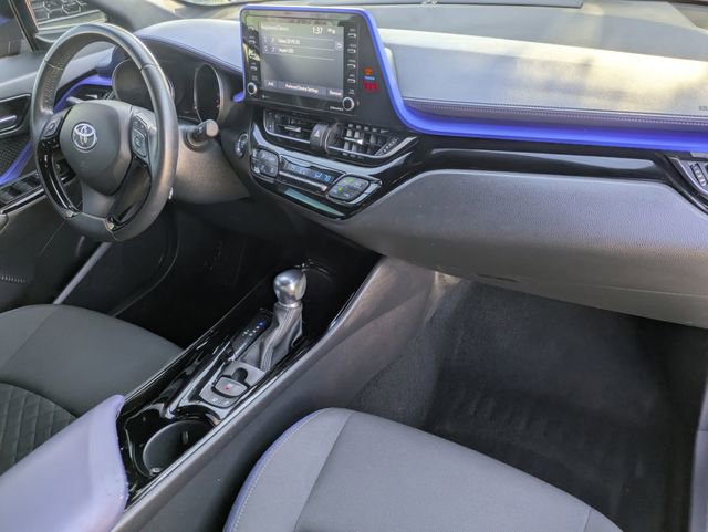 Used 2022 Toyota C-HR XLE image 30