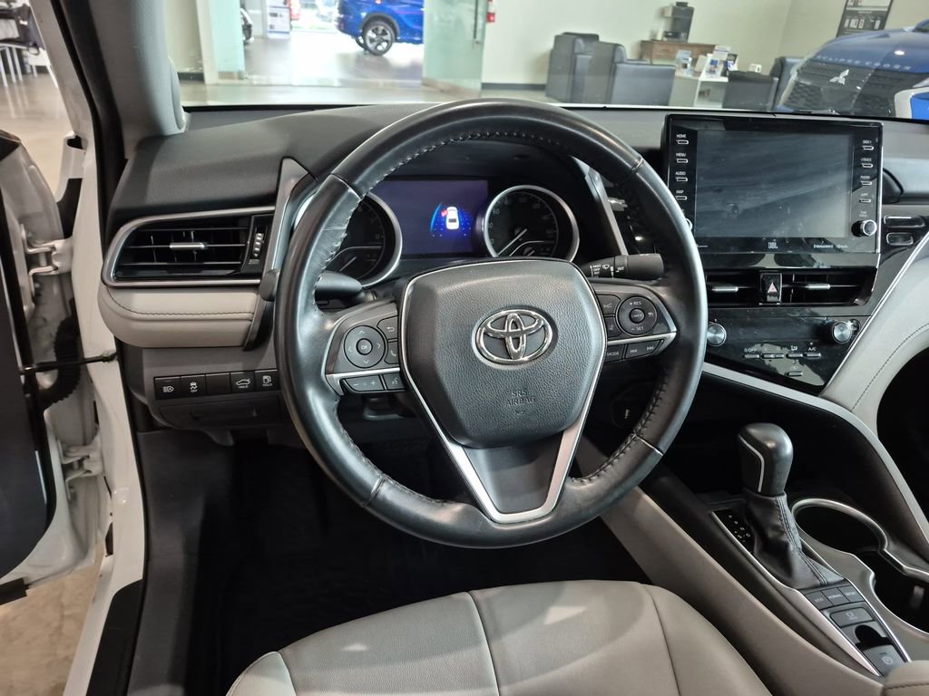 Used 2022 Toyota Camry XLE image 13