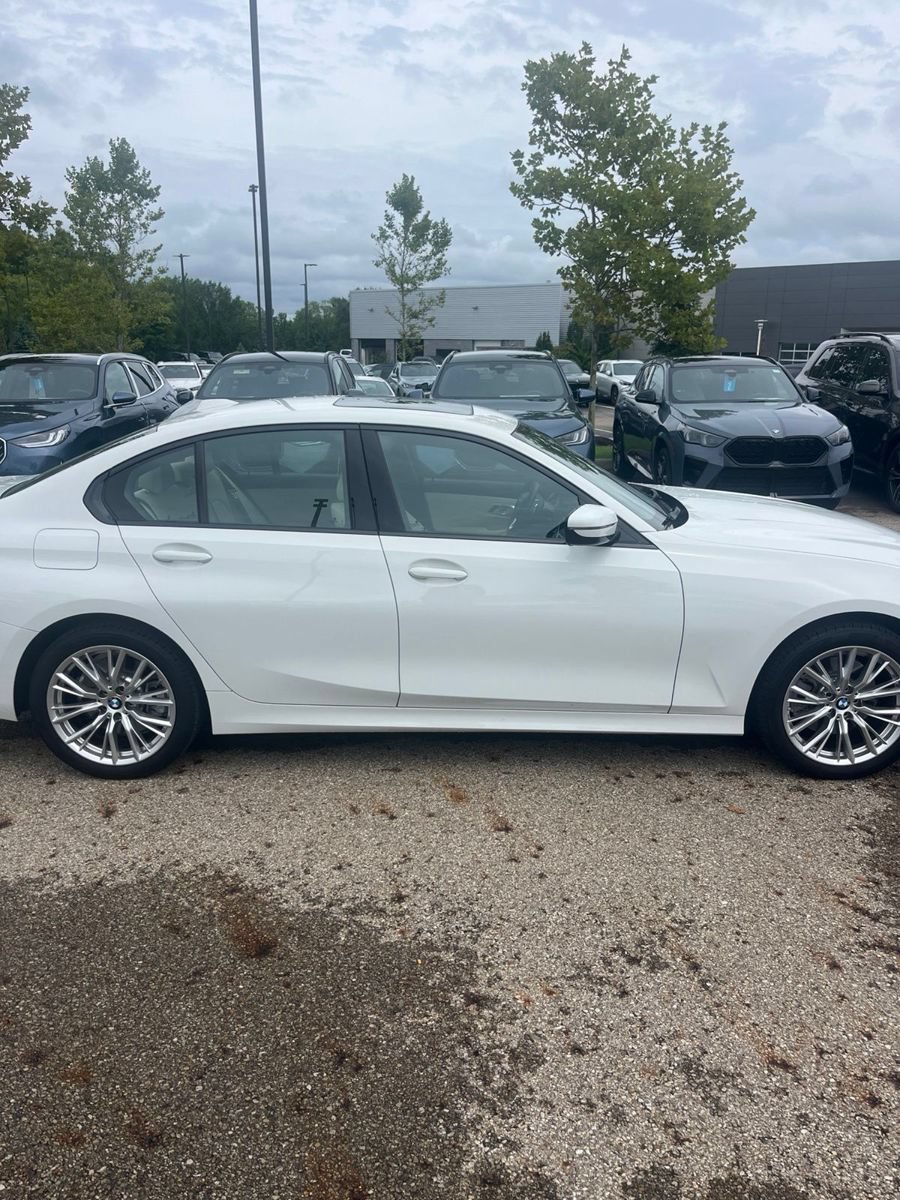 Used 2023 BMW 330i xDrive Sedan w/ Driving Assistance Package AWD/4WD image 3