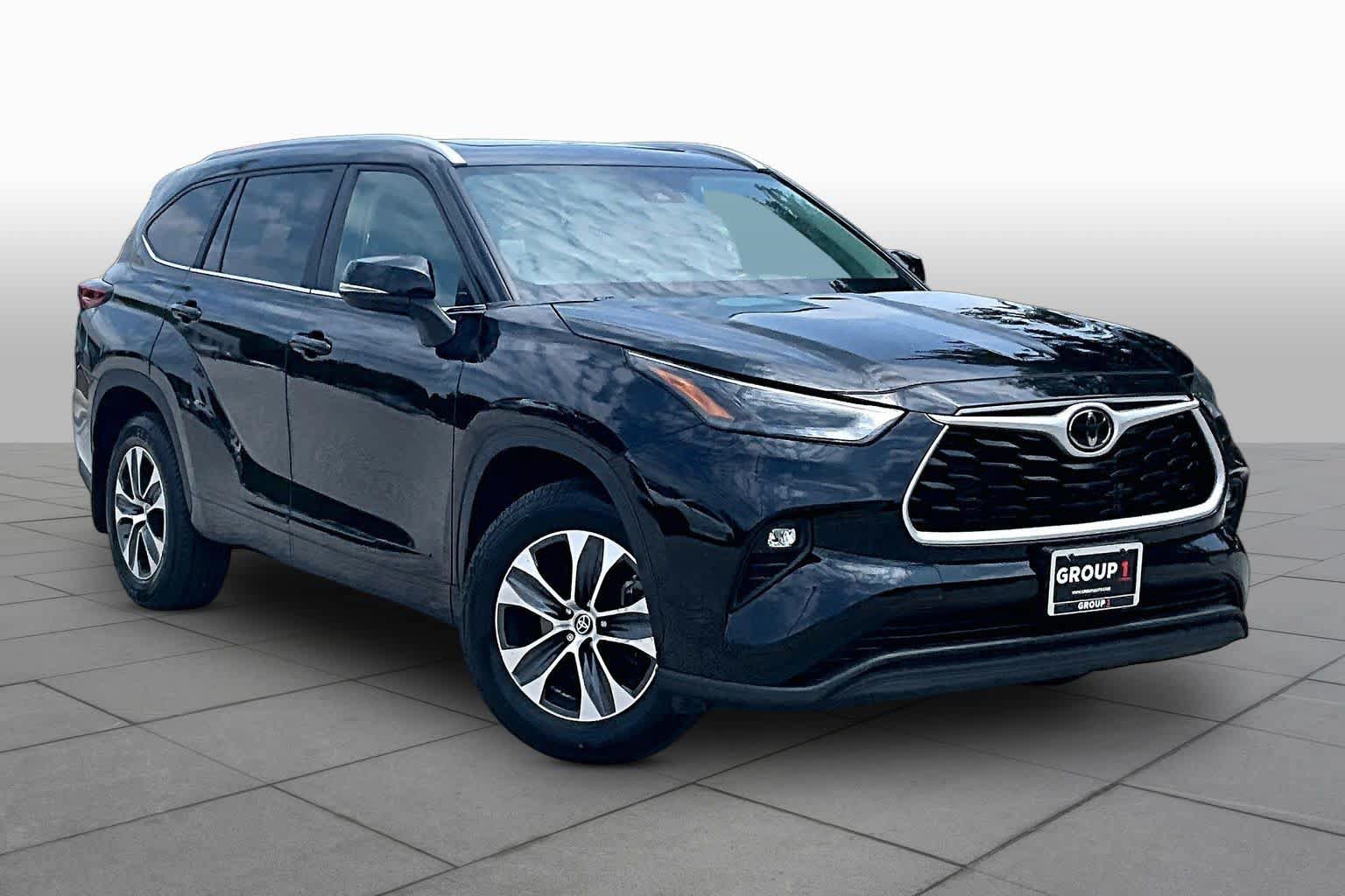 Used 2023 Toyota Highlander XLE AWD/4WD image 3