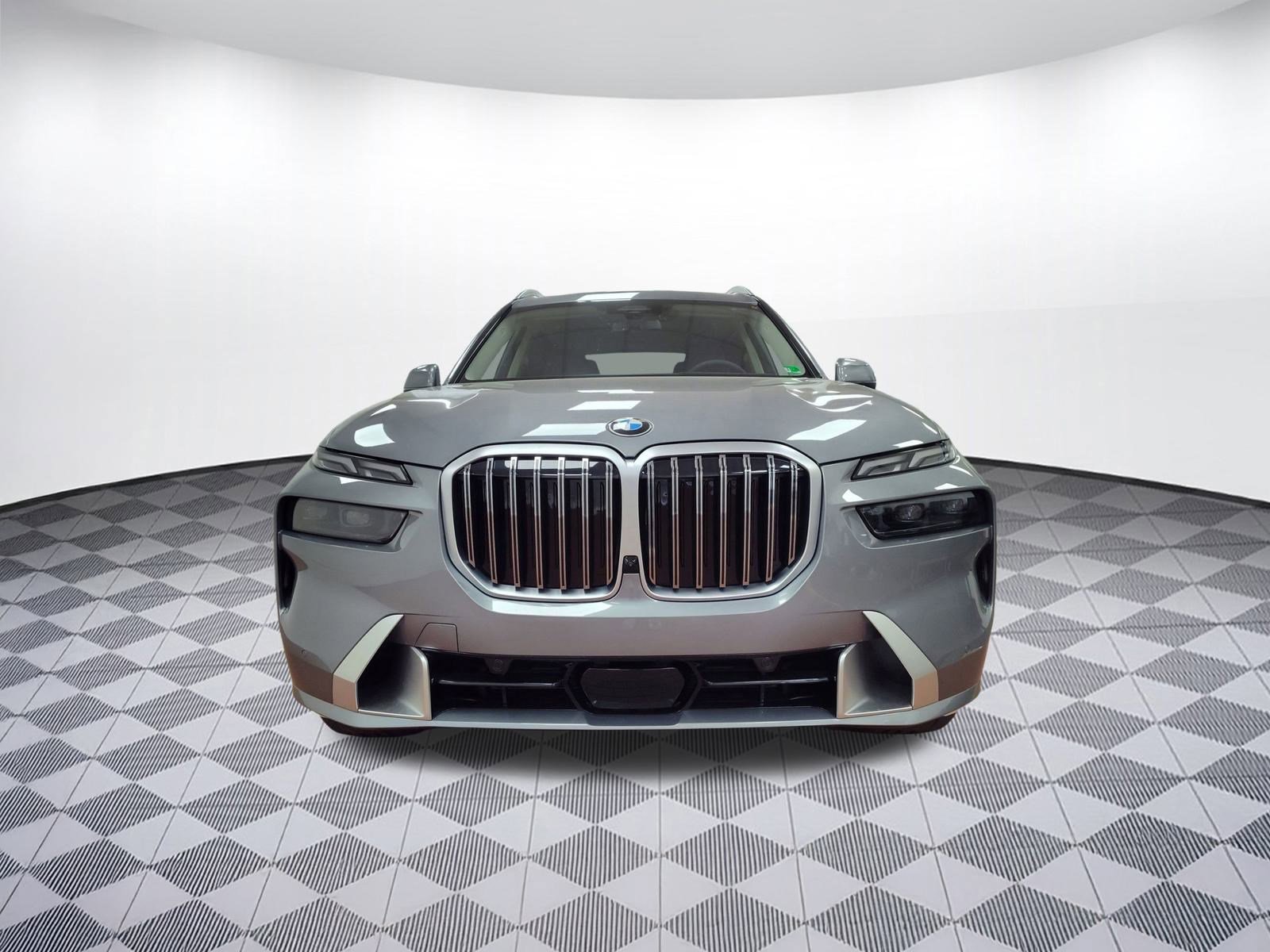 Used 2025 BMW X7 xDrive40i w/ Premium Package image 6