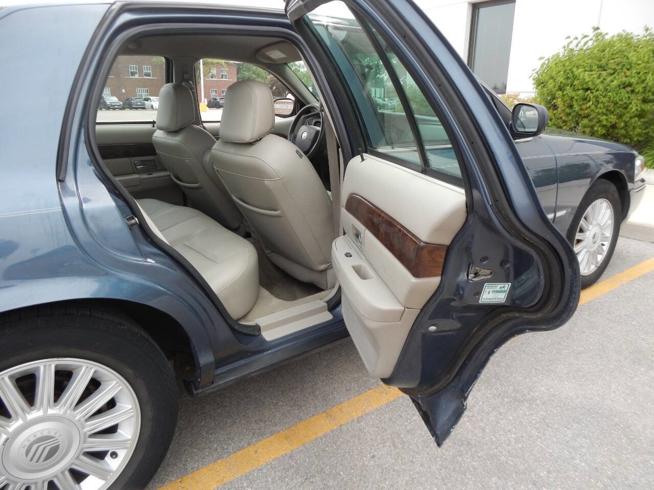 Used 2008 Mercury Grand Marquis LS image 30