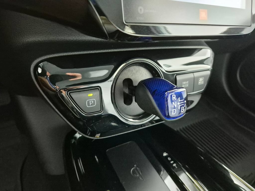 Used 2022 Toyota Prius Limited w/ Premium Convenience Package FWD image 17