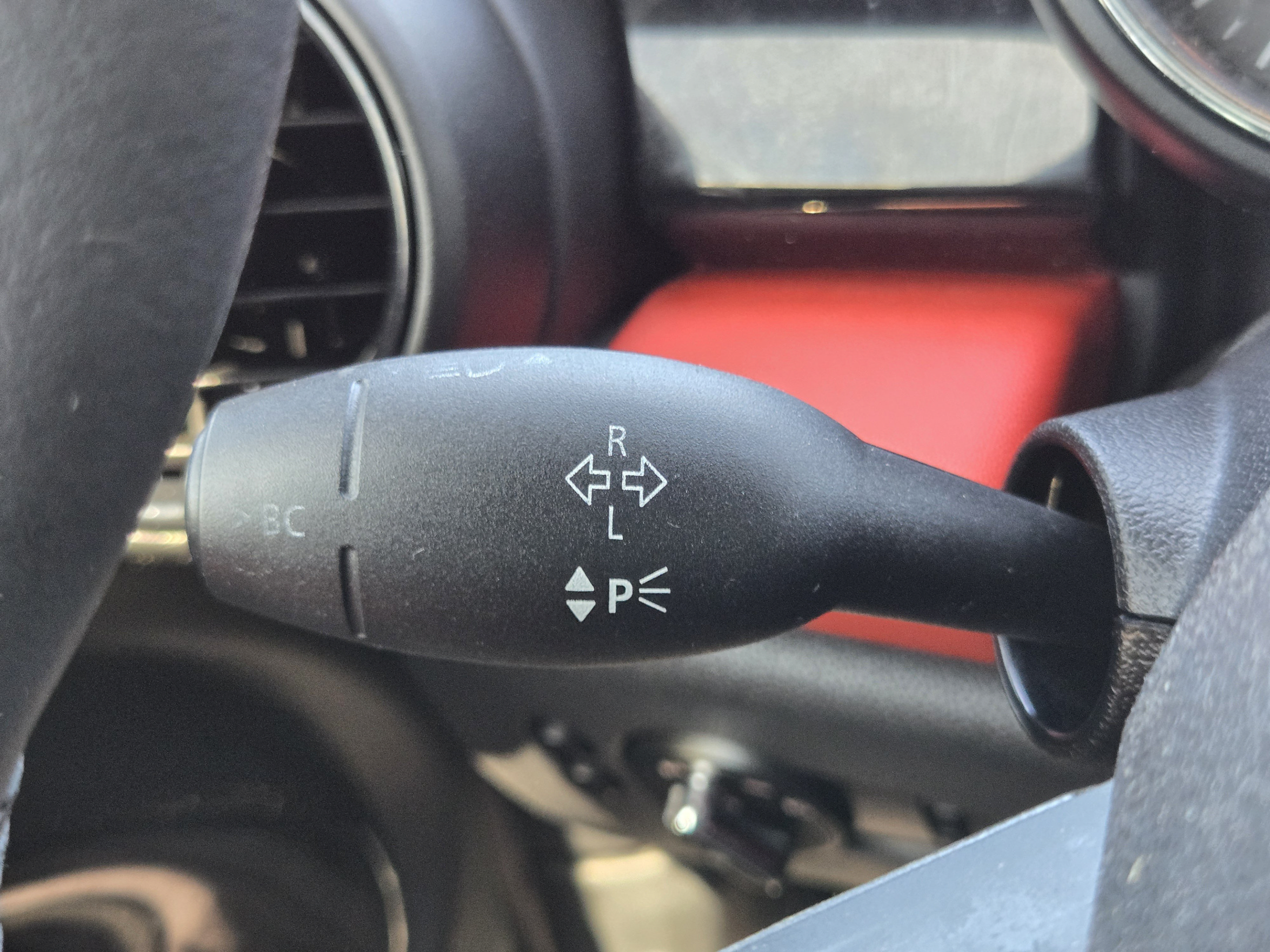 Used 2015 MINI Cooper 2-Door Hardtop FWD image 17