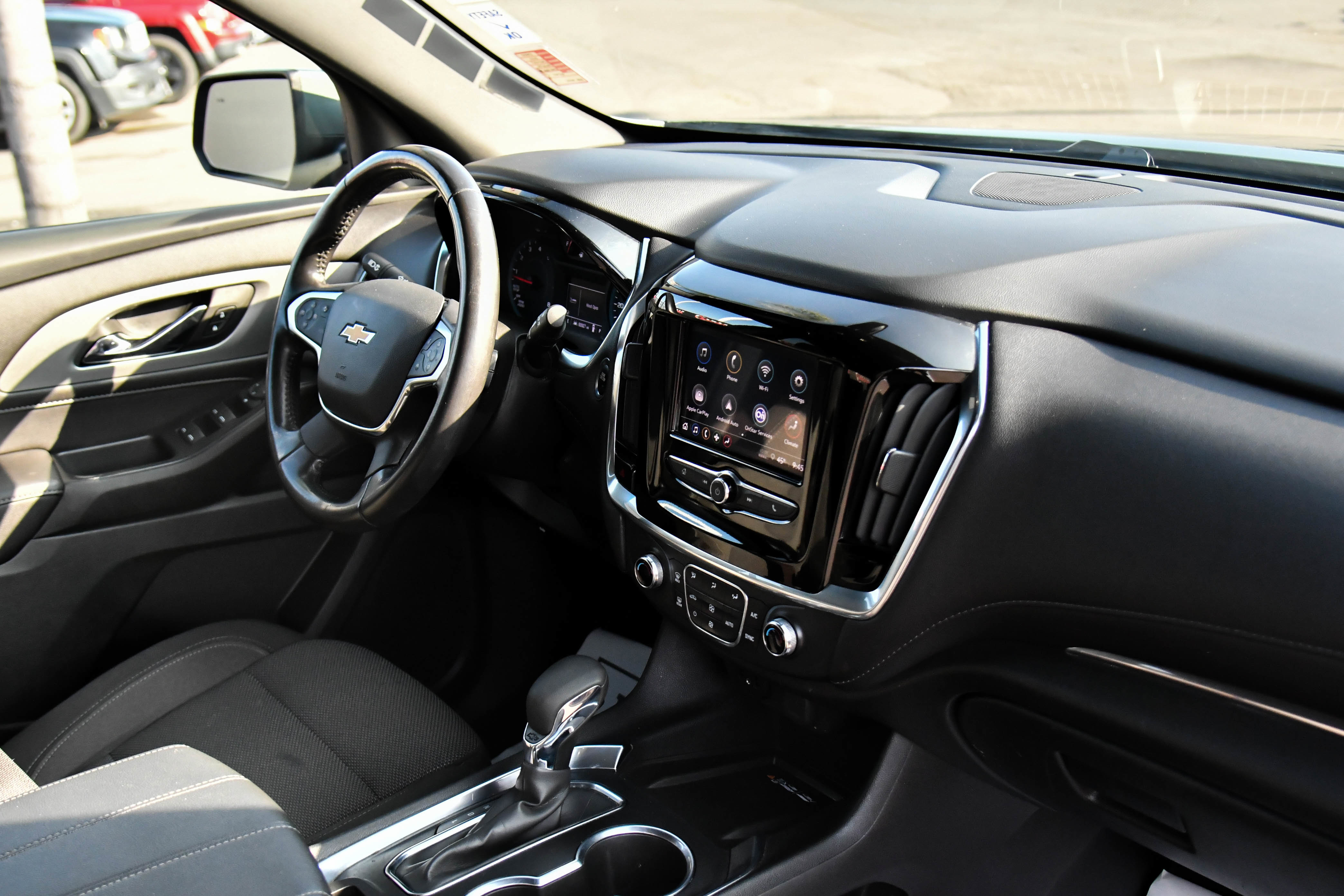 Used 2022 Chevrolet Traverse LT image 43