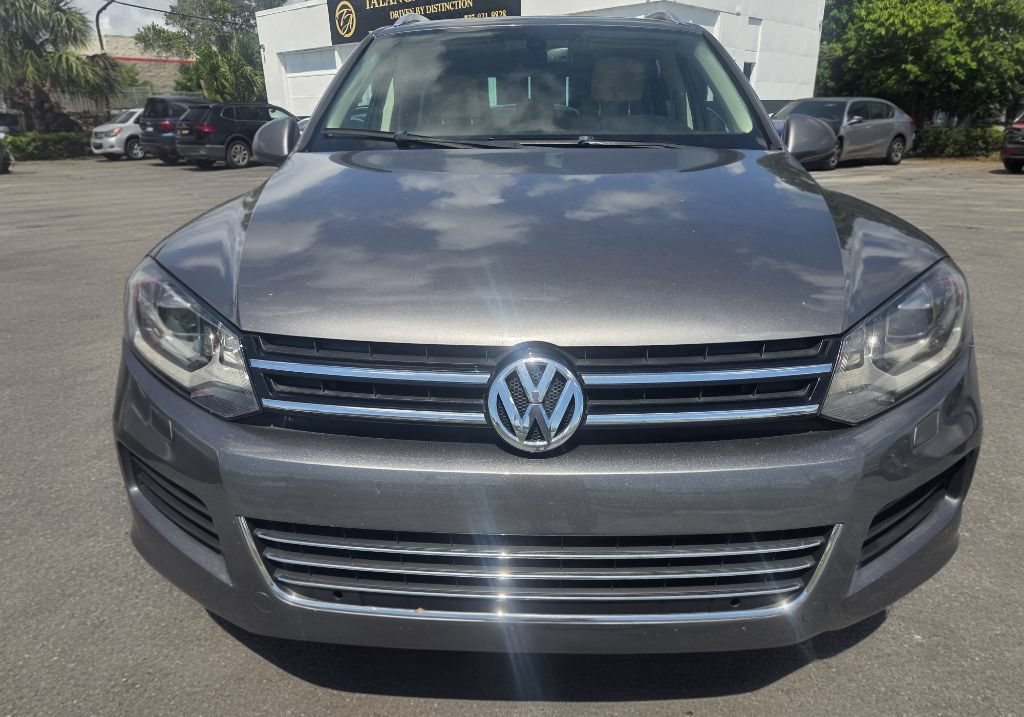 Used 2013 Volkswagen Touareg VR6 AWD/4WD image 2