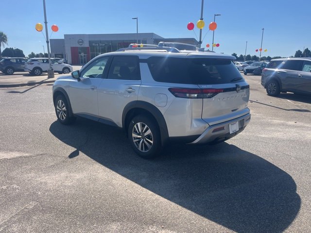 New 2025 Nissan Pathfinder SL image 4