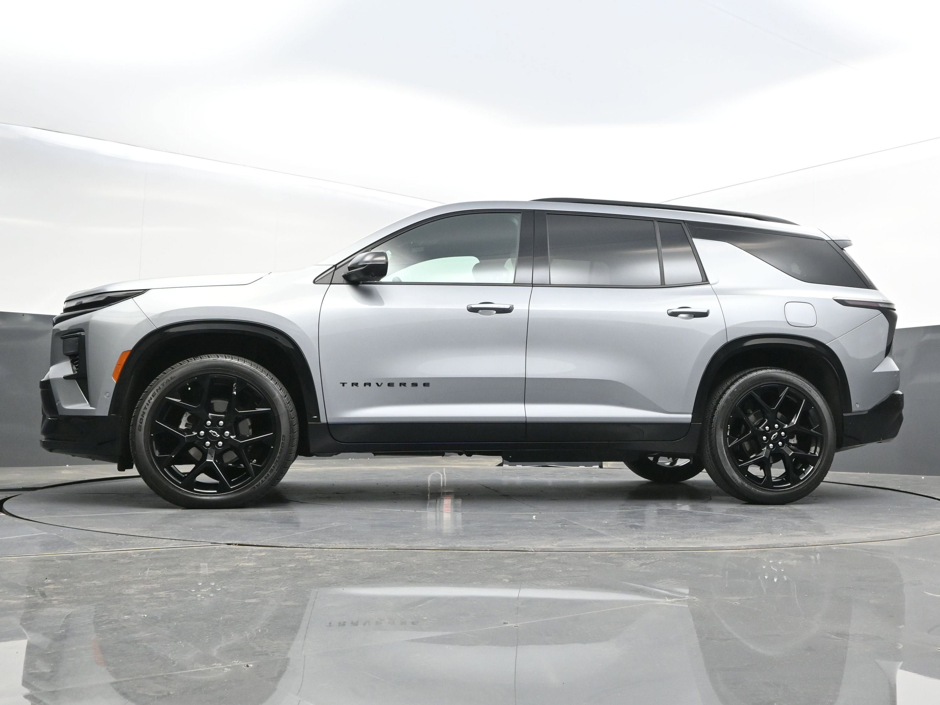 Used 2024 Chevrolet Traverse RS FWD image 46
