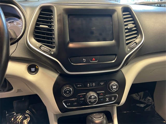 Used 2020 Jeep Cherokee Latitude Plus w/ Cold Weather Group image 25