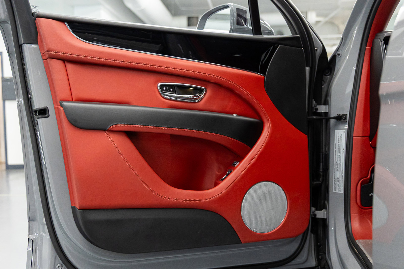 Used 2022 Bentley Bentayga image 24