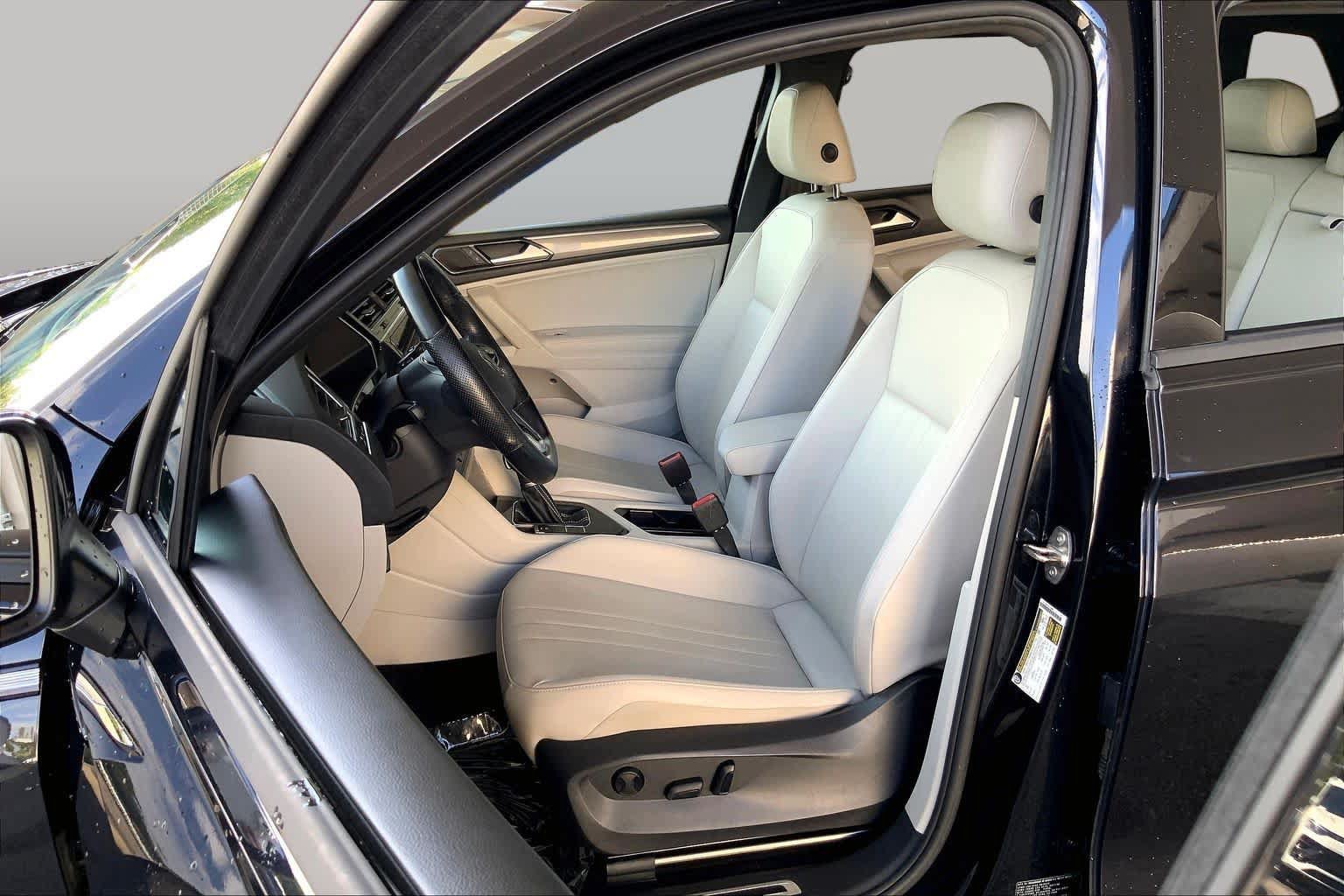 Used 2023 Volkswagen Tiguan SE R-Line FWD image 8