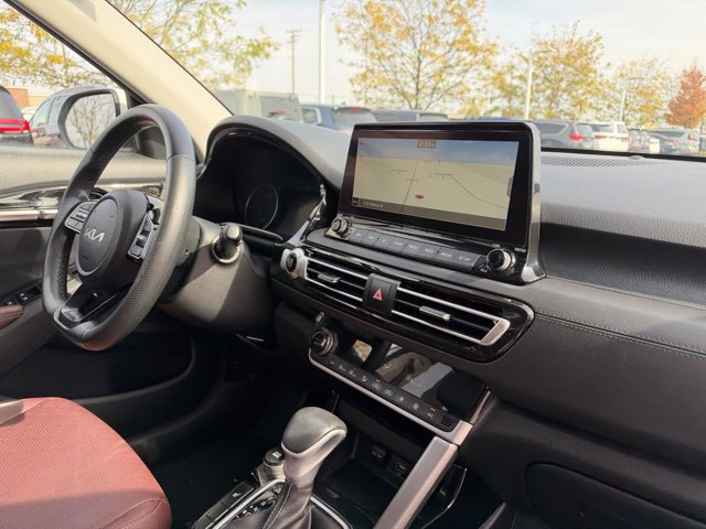 Certified 2022 Kia Seltos SX w/ Sunroof Package AWD/4WD image 38