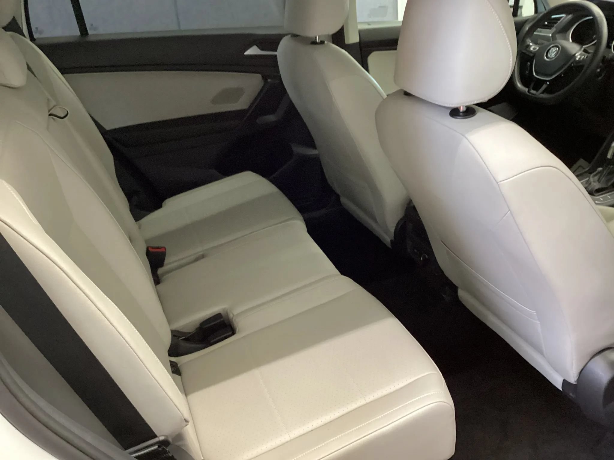 Used 2021 Volkswagen Tiguan SE w/ Panoramic Sunroof Package AWD/4WD image 13