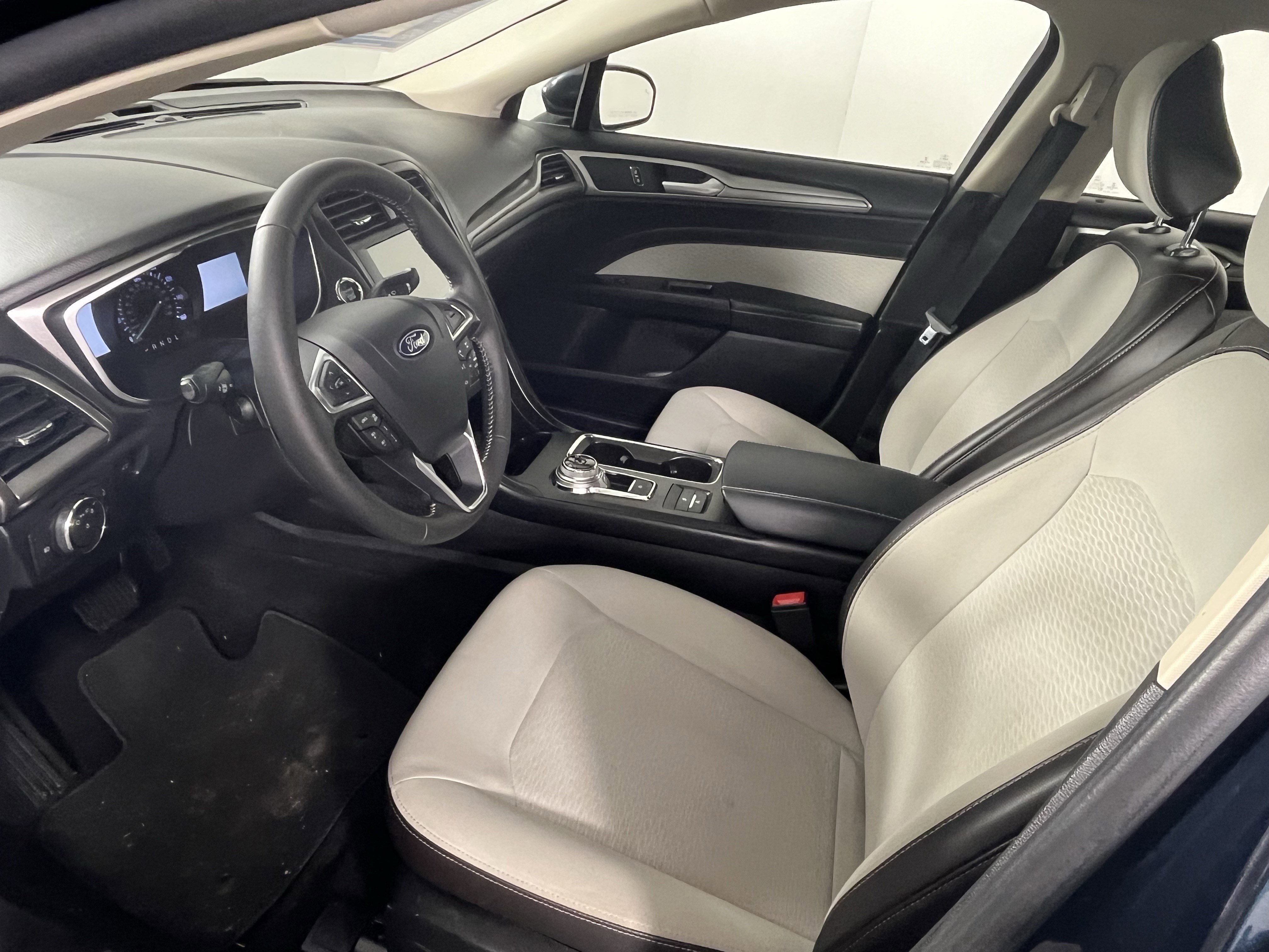 Used 2020 Ford Fusion SE w/ Equipment Group 151A image 9