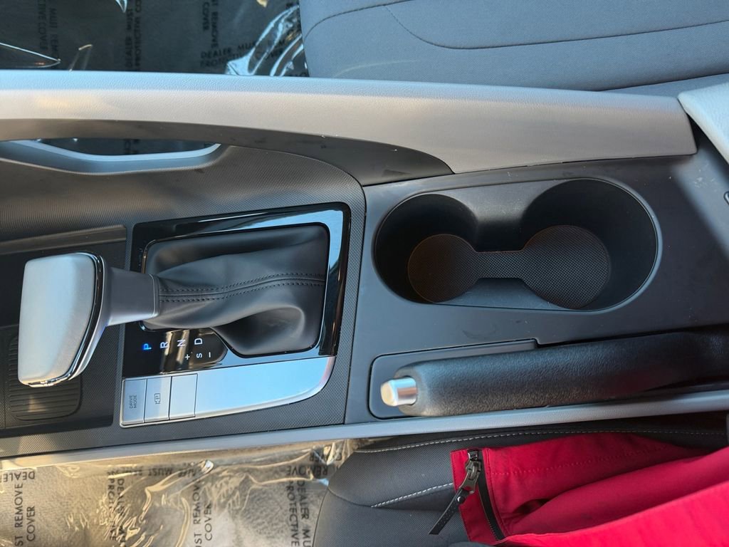 Certified 2025 Hyundai Elantra Sport image 23