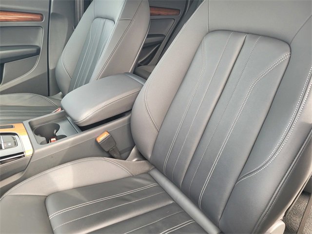 Used 2023 Audi Q5 2.0T Premium w/ Convenience Package image 13