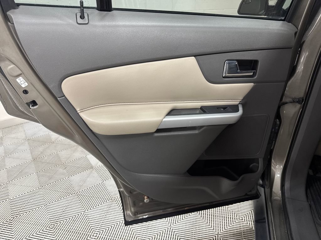 Used 2013 Ford Edge SEL image 21