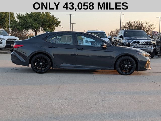 Used 2025 Toyota Camry SE FWD image 4
