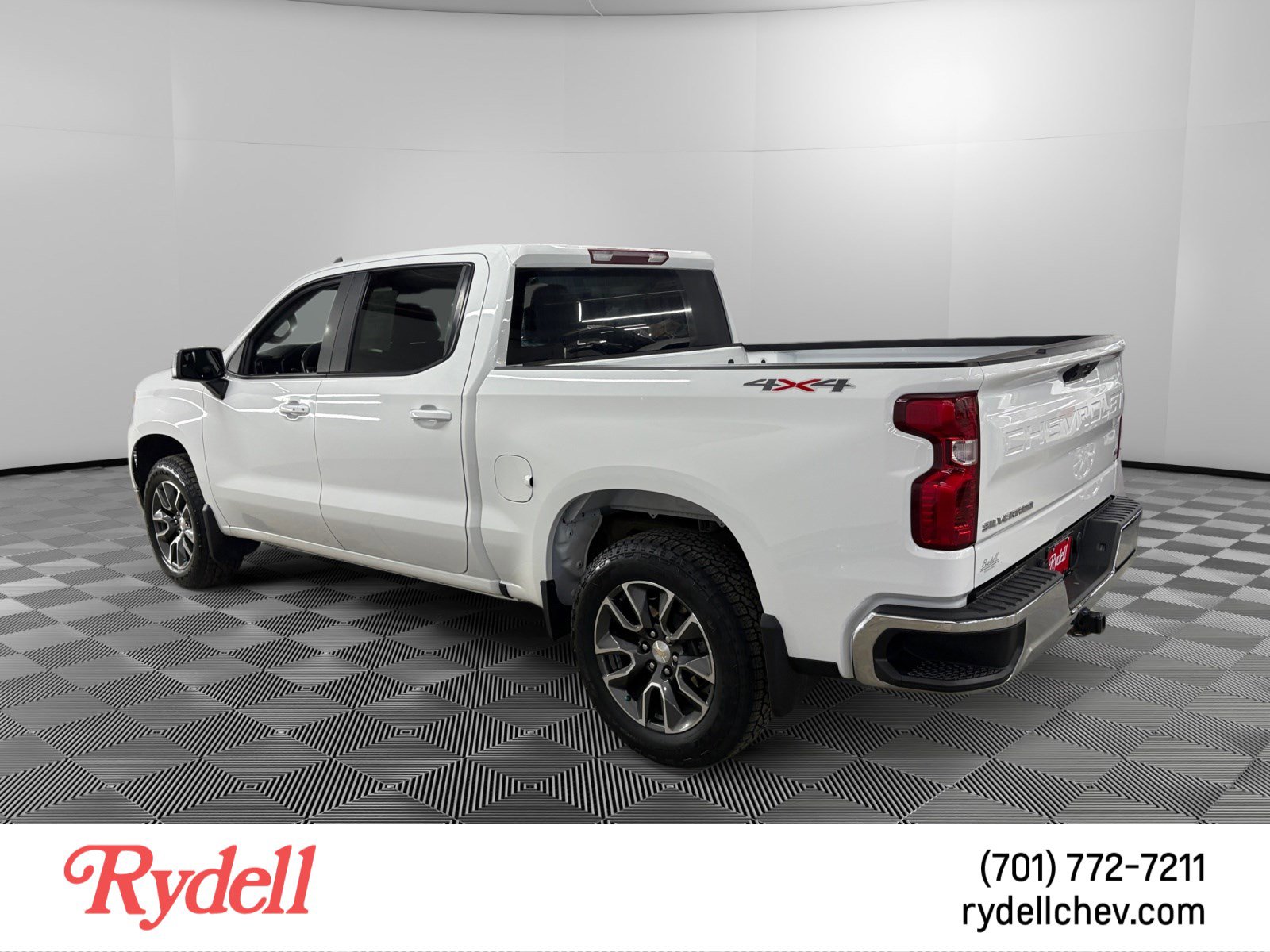 Used 2022 Chevrolet Silverado 1500 LT AWD/4WD image 3