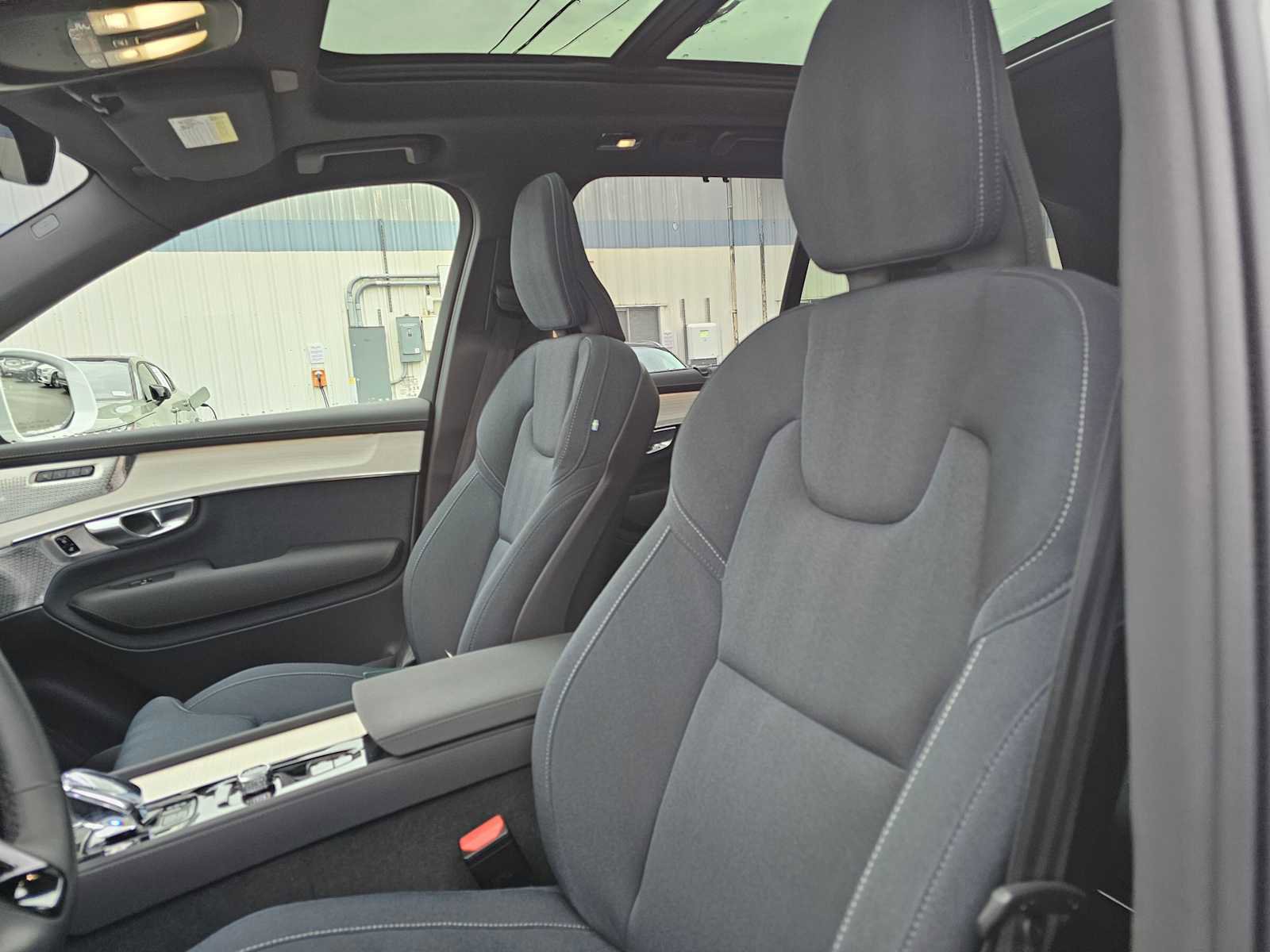 Certified 2025 Volvo XC90 T8 Ultra image 24