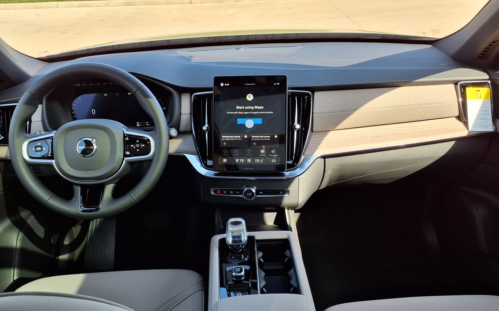 New 2026 Volvo XC90 T8 Plus w/ Protection Package Premier AWD/4WD image 18