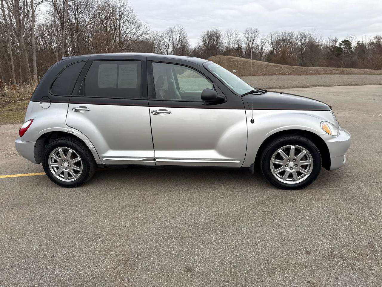 Used 2010 Chrysler PT Cruiser w/ PT Cruiser Couture Edition FWD image 4