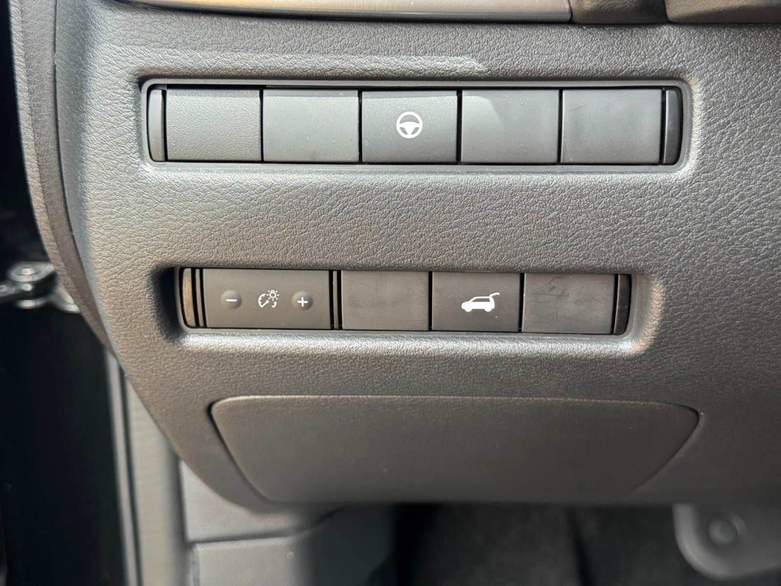 Used 2022 Nissan Rogue SV w/ SV Premium Package FWD image 17