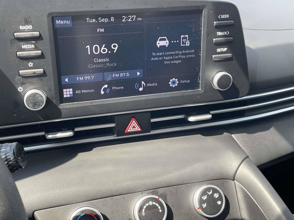 Certified 2025 Hyundai Elantra SE w/ Cargo Package FWD image 17