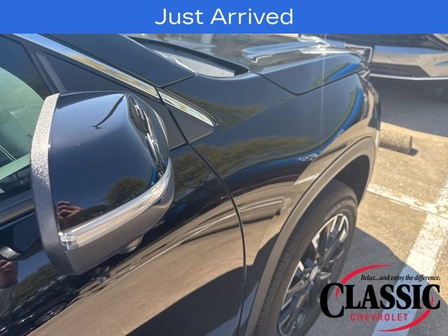 Used 2025 Chevrolet Traverse LT w/ Sun and Wheel Package image 24