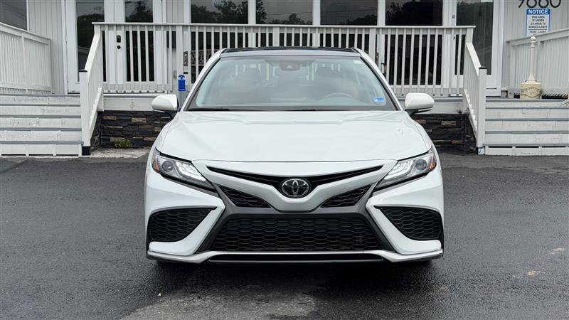 Used 2022 Toyota Camry XSE FWD image 9