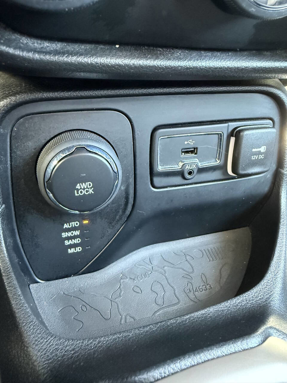 Used 2015 Jeep Renegade Limited image 13