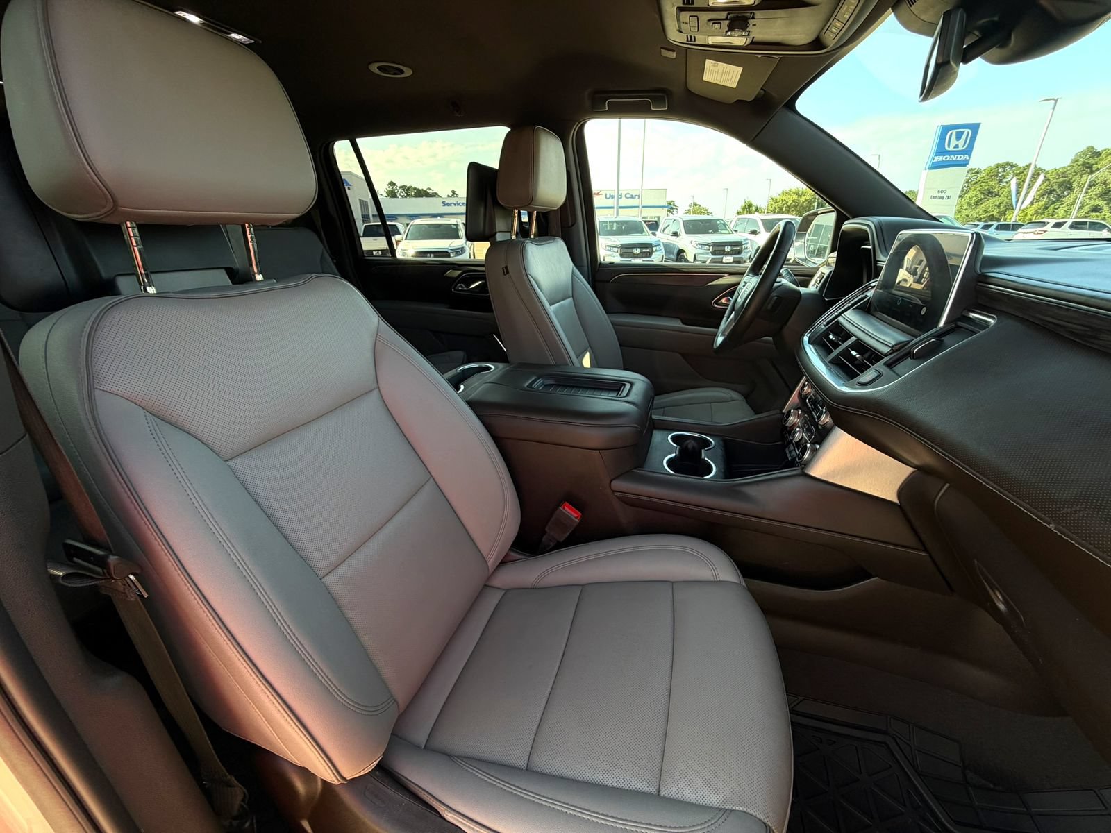 Used 2023 GMC Yukon XL SLT w/ SLT Luxury Package RWD image 13